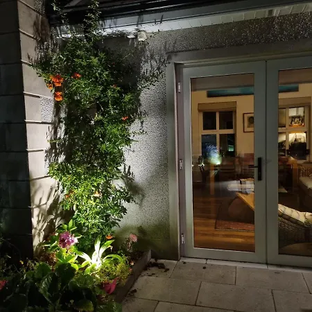 Lynster House Гостевой дом Монахан