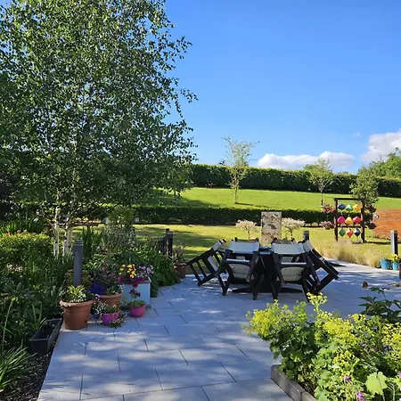 Lynster House Монахан