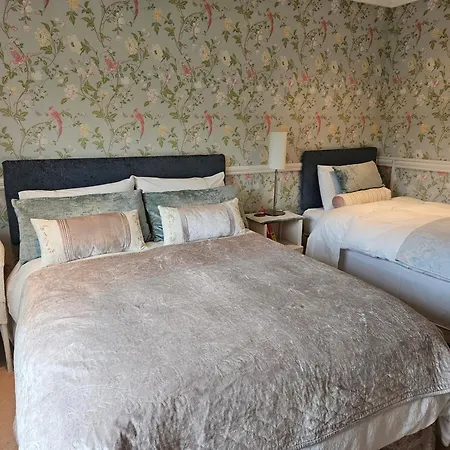 Lynster House 5*