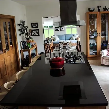 Lynster House 5* Монахан