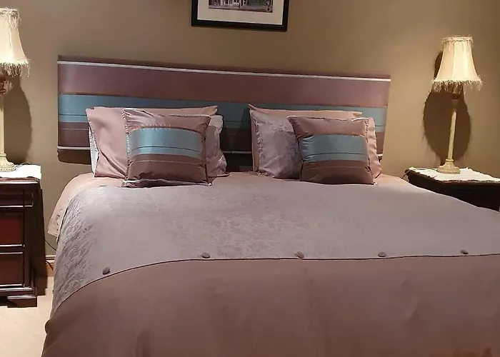 Lynster House Pensión 5*